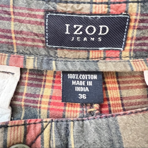 IZOD Men’s Cargo Plaid Shorts - Picture 4 of 4